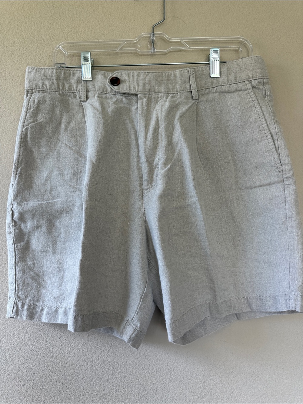 Banana Republic 100% Linen 7” Pleated Shorts Men’s Size 32 Beige Neutral